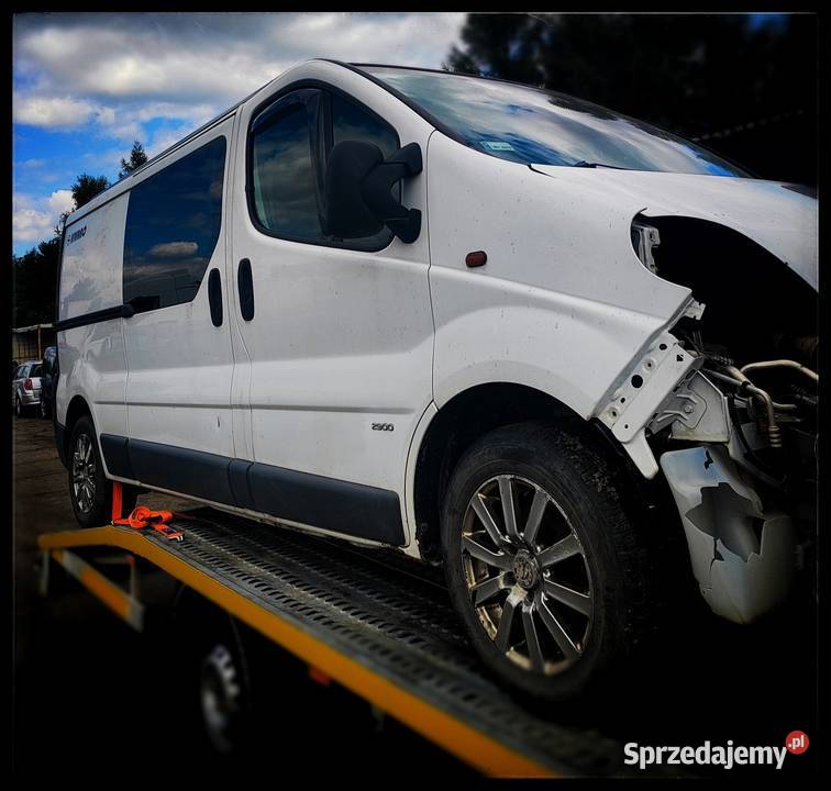 Opel Vivaro lampy tył lewa i prawa komplet dostawcze