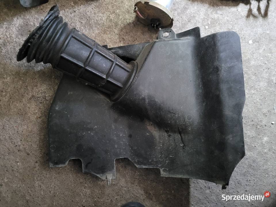 Osłona prawa lampy z otworem na gaźnik bmw e30 Kalisz