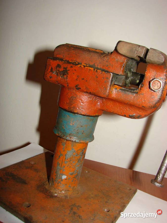 małe imadło stołowe PRL