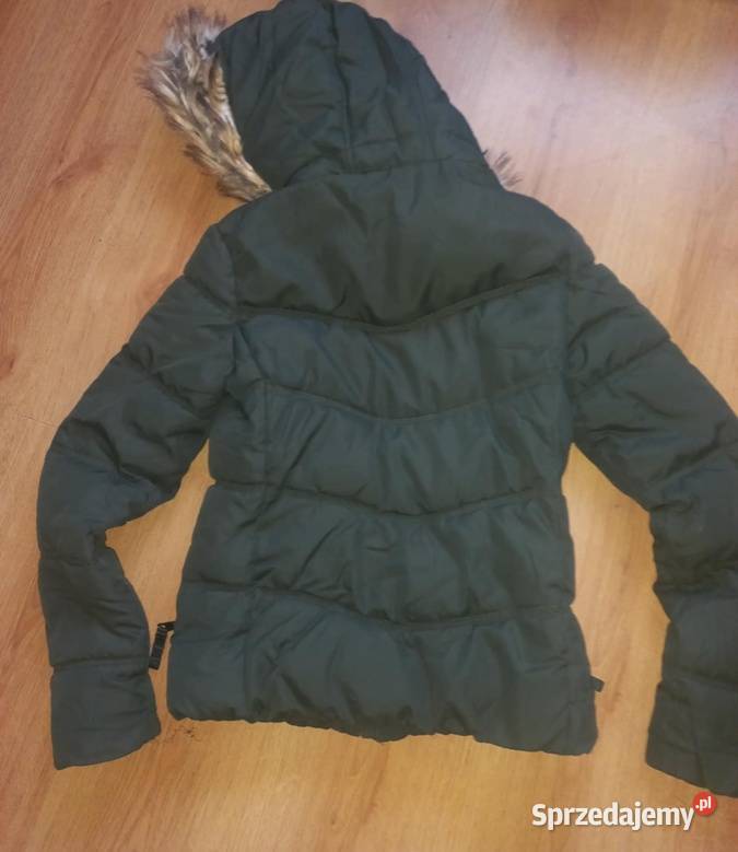 Modna i ciepła Kurtka Bershka Zimowa  Moda i Styl Namysłów