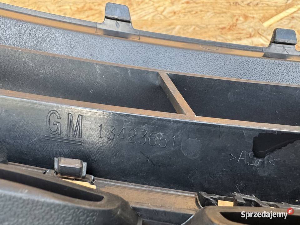 Grill atrapa chłodnicy Opel astra V 5 K 1619 na Międzychód sprzedam