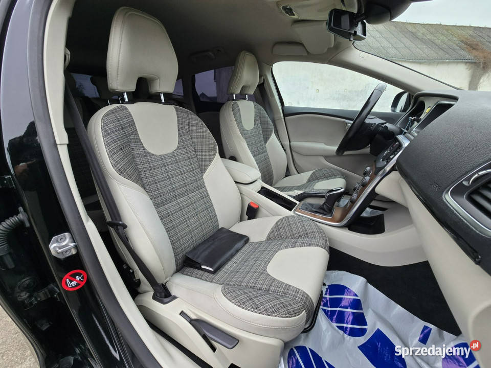Volvo V40 ledRDesignBezwypadkowy II 2012 wielofunkcyjna kierownica Białogard