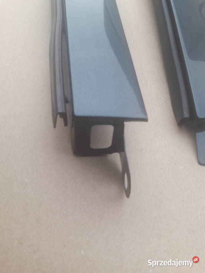 Listwy pod lampy Mercedes W124 nowy lakier Rok produkcji 1991 Twardogóra