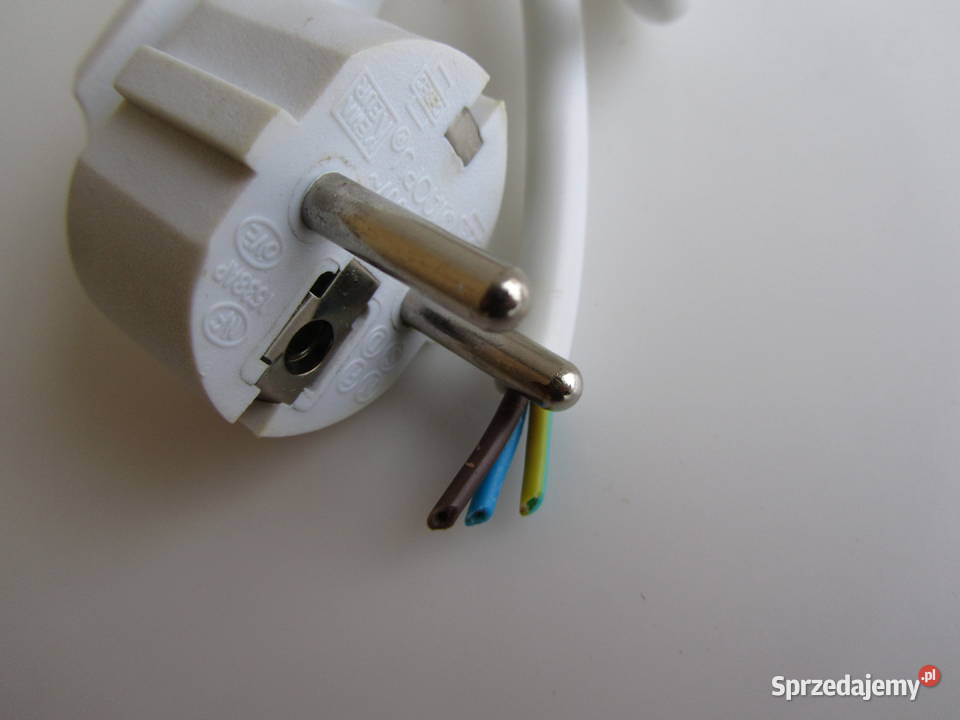 Kabel trójżyłowy 3 x 075 mm2 z wtyczką kątową