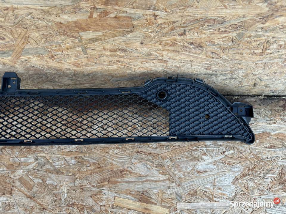 Środkowa kratka zderzaka przód cla w117 1317 wielkopolskie Międzychód