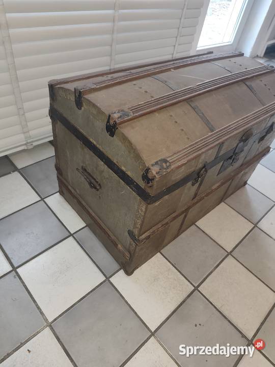 Stara skrzynia podróżna beczkowata Budzyń