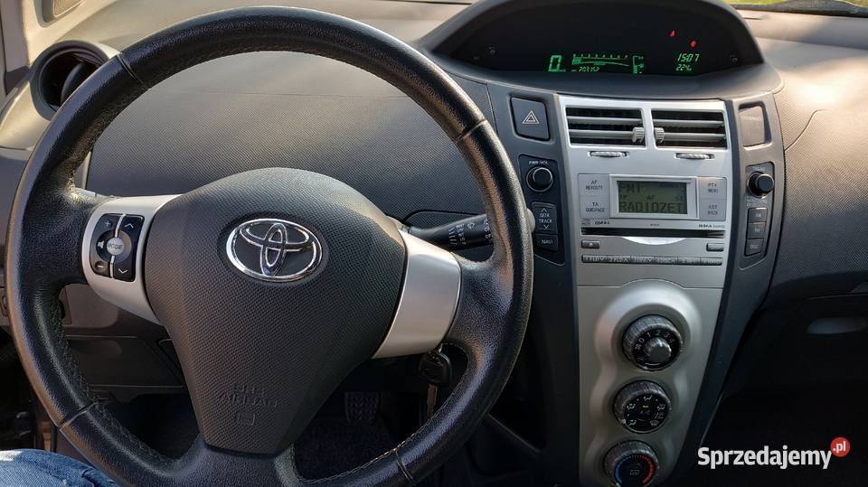 Toyota Yaris benzyna welurowa tapicerka warmińsko-mazurskie