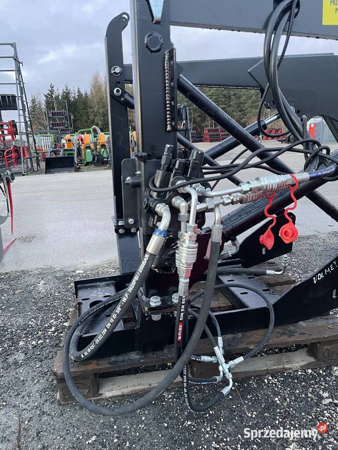 Ładowacz czołowy firmy Agrosped model V700 Zalesie