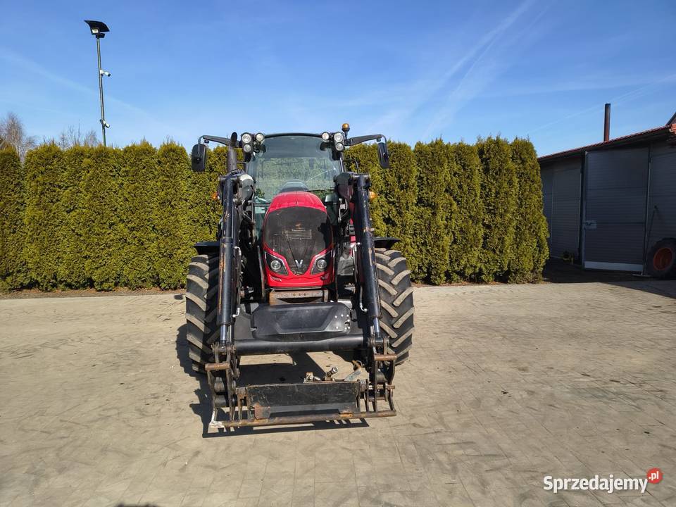 Valtra A134 z ładowaczem Grabów Szlachecki
