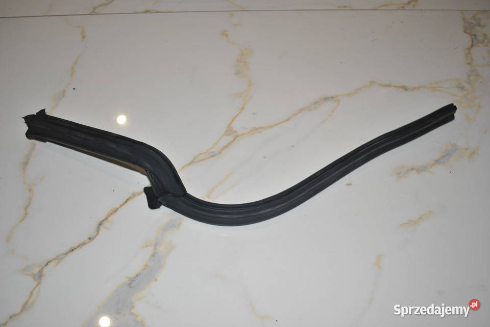 Uszczelka komory silnika prawa strona BMW E46 M3 śląskie Poręba