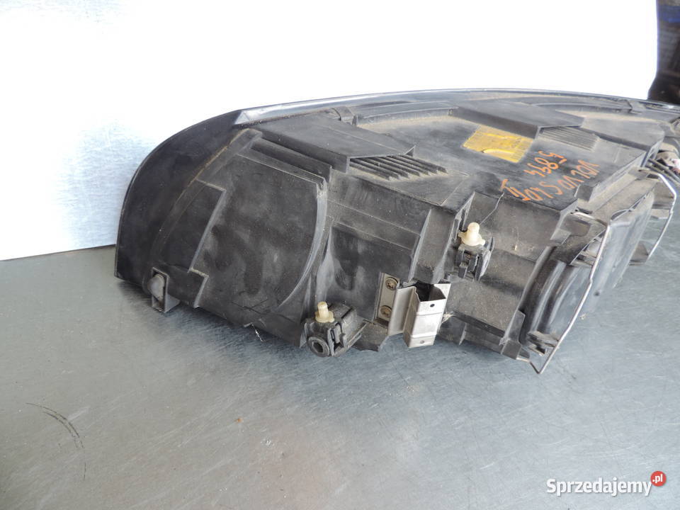 VOLVO V50 S40 II LAMPA PRAWY PRZÓD 30698874 sprzedam