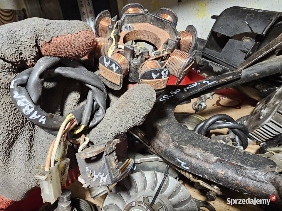 Aprilia habana 50 iskrownik stojan alternator