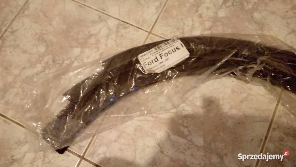 Nakładki plastikowe na błotnik FORD FOCUS kombi sprzedam