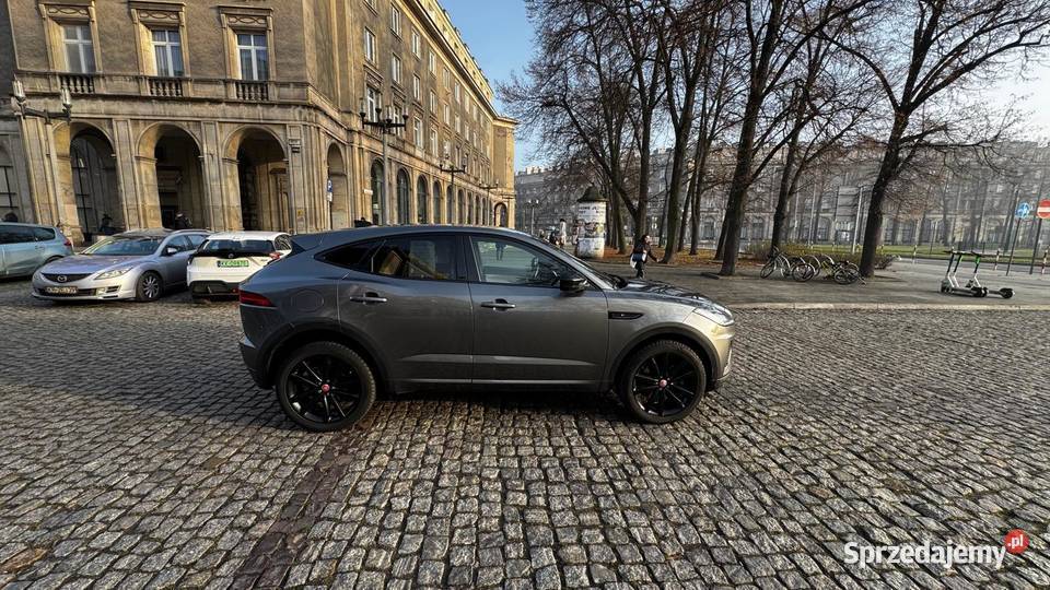 240 sam parkuje serwisie F-Pace małopolskie Kraków