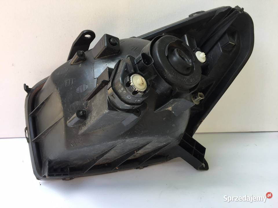 TOYOTA RAV4 PRAWA LAMPA PRZÓD osobowe Ostroróg