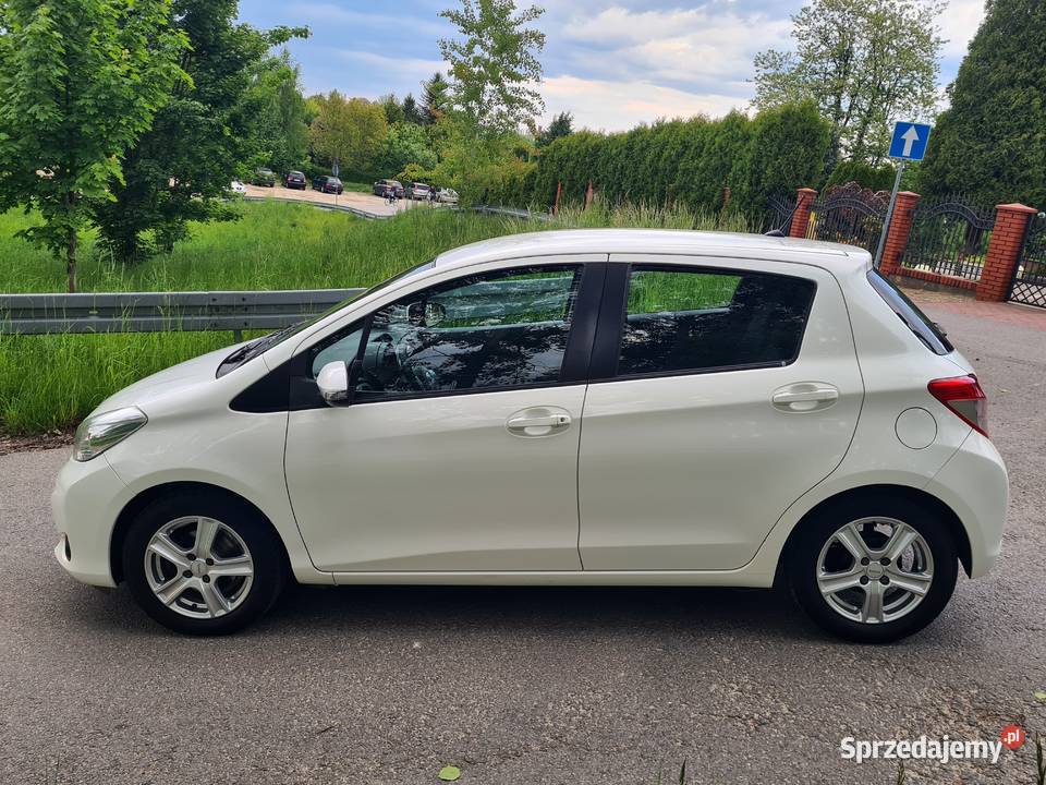 Toyota Yaris III 13 Benzyna 2012 ORYGINAŁ KLIMA nieuszkodzony Ostrowiec Świętokrzyski