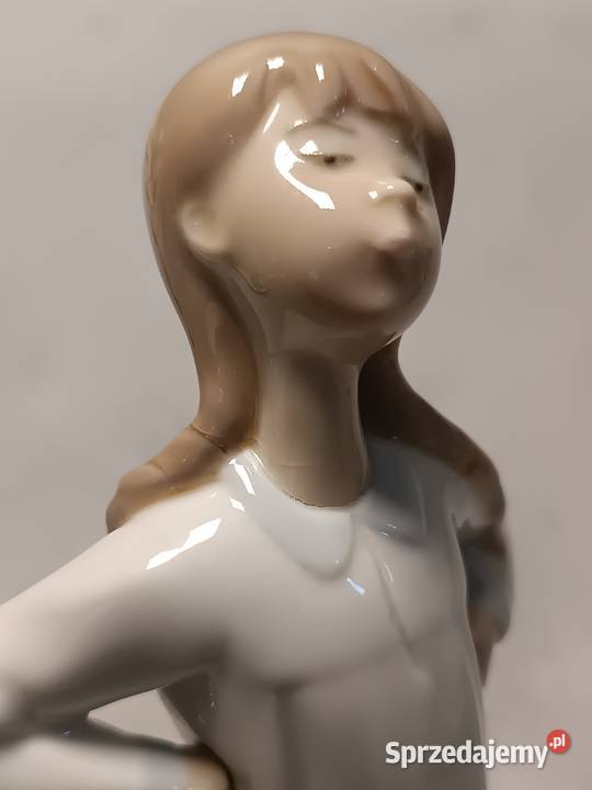 LLADRO 68 Dziewczynka w nocnej koszuli Scornful Gdańsk
