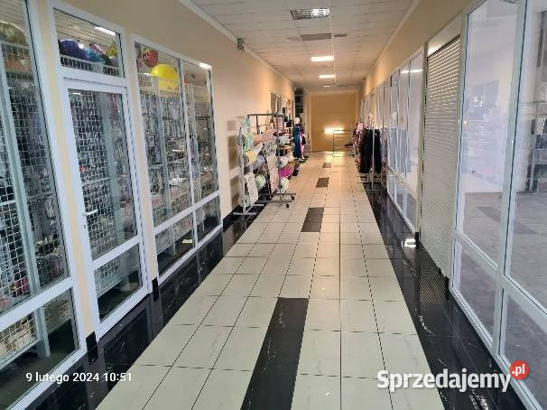 Działka zabudowana budynkiem handlowo usługowym