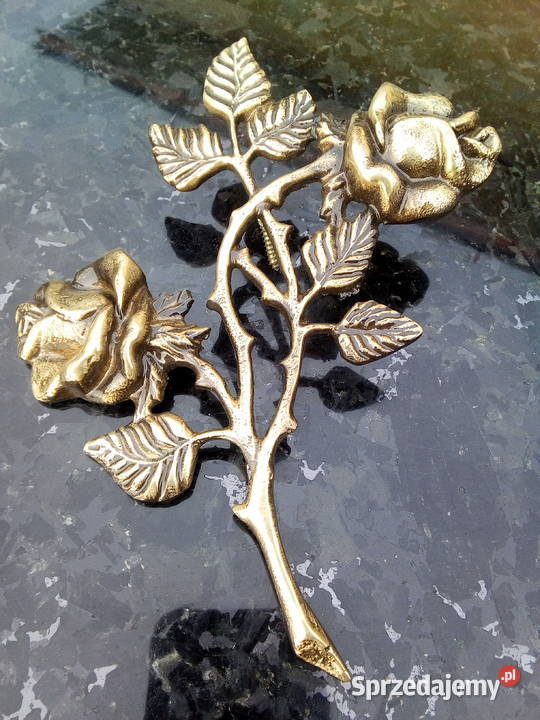 Róża z dłonią czerniona mosiężna złota nagrobek Pozostałe mazowieckie