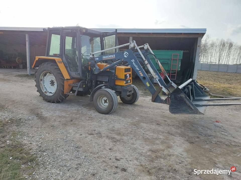 Renault 8512 z turem