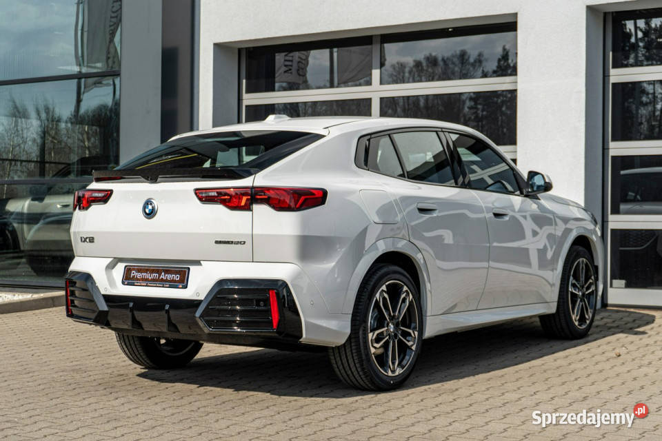 BMW iX2 iX2 eDrive20 z ratą 950 netto czujnik parkowania łódzkie Łódź sprzedam