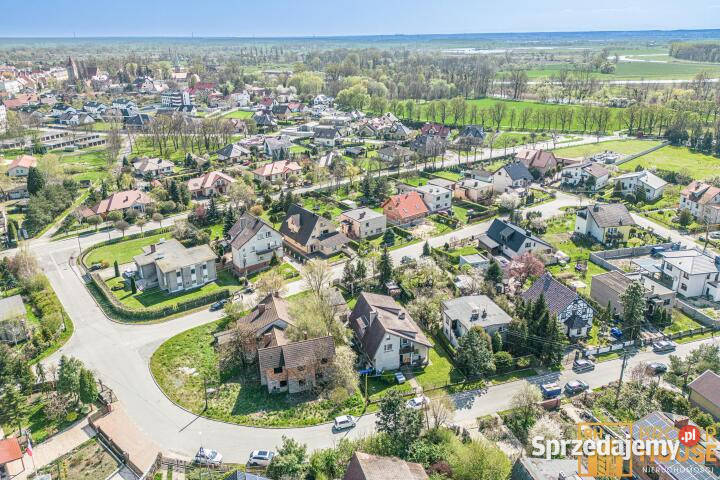 Sprzedam dom wolnostojący Lewin Brzeski 247m2