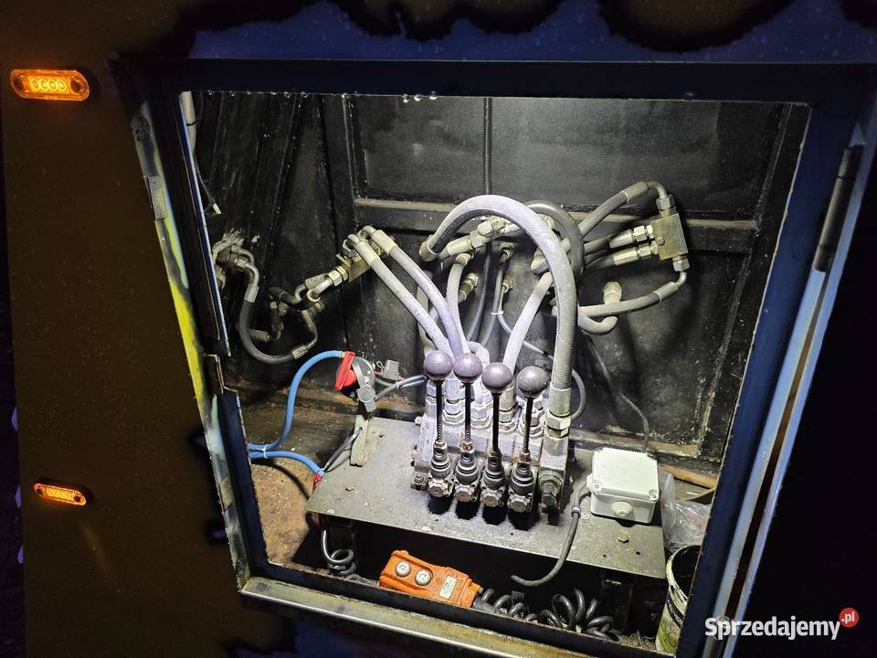 Holownik Miejski Laweta Pomoc Drogowa 150KM