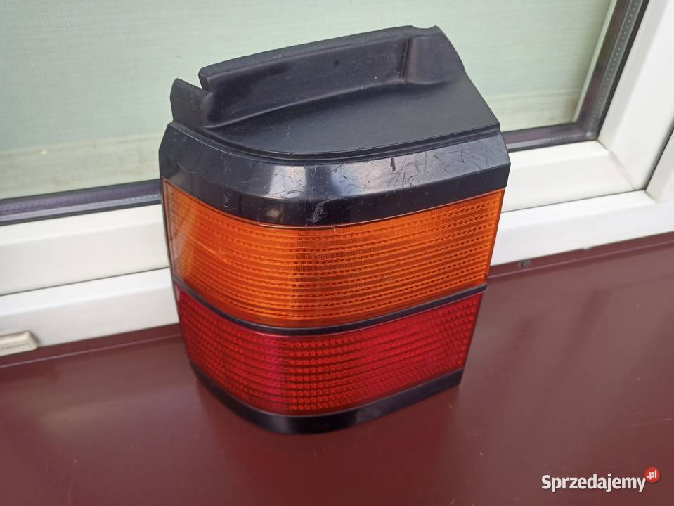 VW Passat B3 kombi Variant lampa tył tylna lewa Sieradz