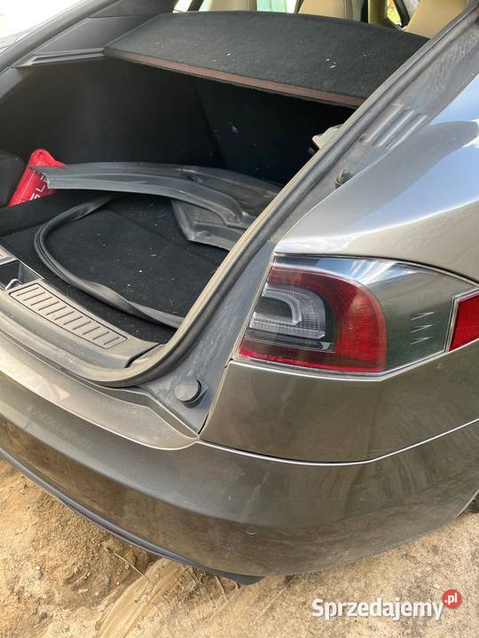 Tesla model S pas tylny dupa zderzak PDC wanna