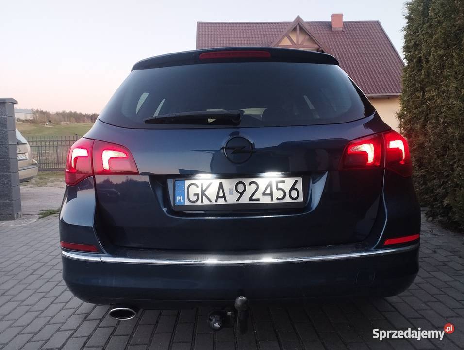 Opel Astra J Sports Tourer wersja Cosmo benzyna Szarłata sprzedam