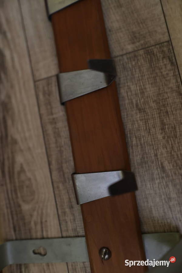 Półka na ścianę z wieszakami drewniane listwy 66 świętokrzyskie