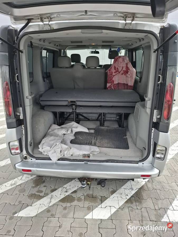 Opel vivaro 25 dci 8smio osobowy sprowadzony Kielce sprzedam