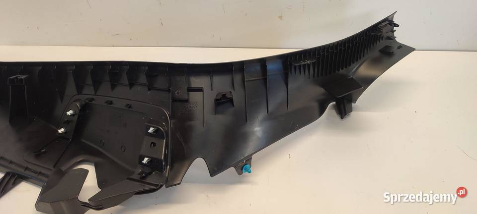MERCEDES W247 OSŁONA SŁUPKA PRAWY TYŁ osobowe