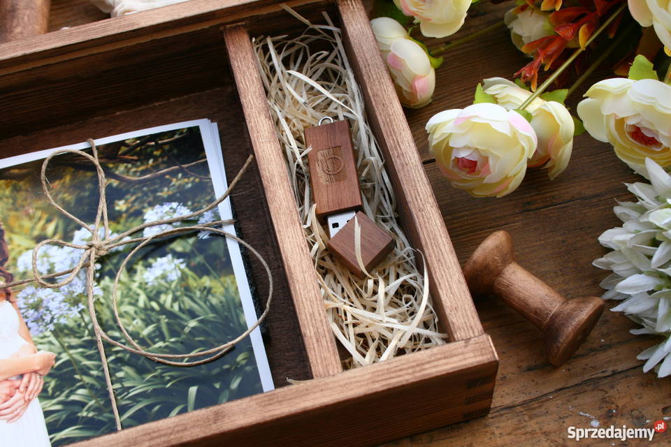 Drewniane pudełko na zdjęcia pendrive 16 GB