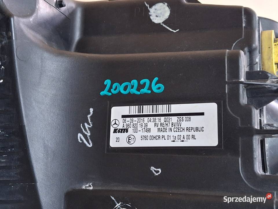 MERCEDES ANTOS AROCS REFLEKTOR PRAWY ORYGINAŁ Bieleń