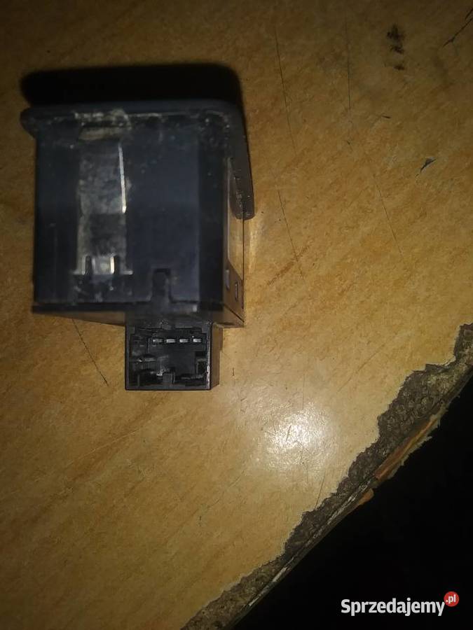 A4 A6 A8 Q3 Q5 Klawisz blokady i zamykania klapy osobowe dolnośląskie Lubin