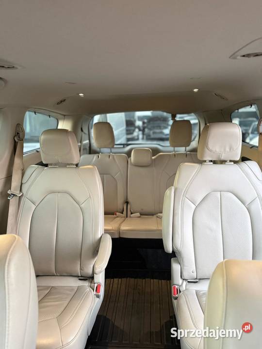 Chrysler Pacifica 36 V6 2021 Zadbany światła LED Motoryzacja