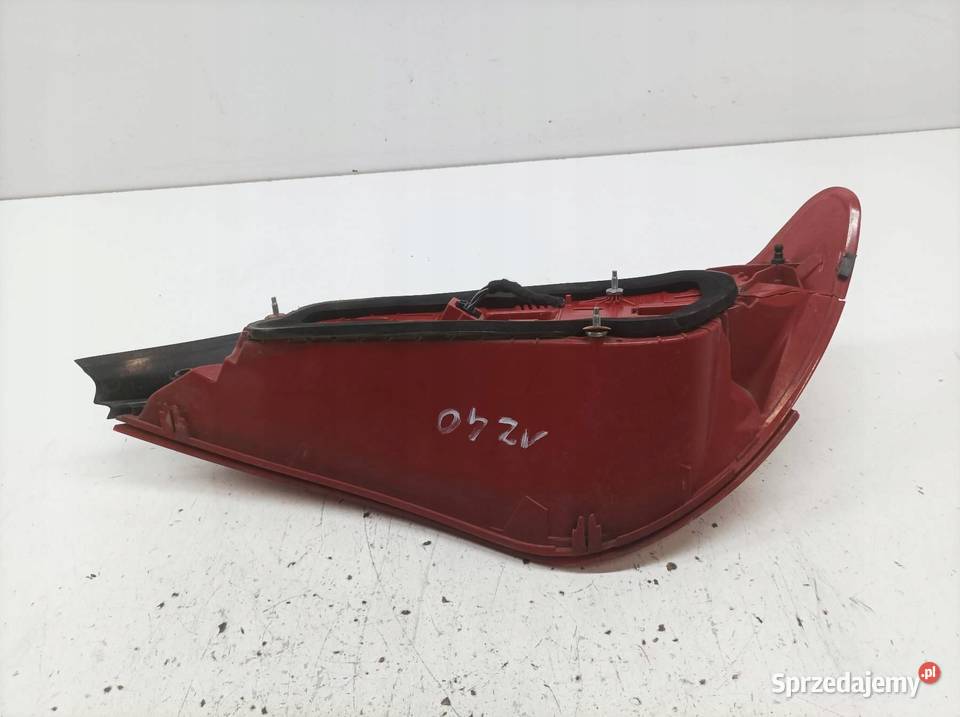 LAMPA TYŁ LEWA SEDAN LED W117 USZKODZONA