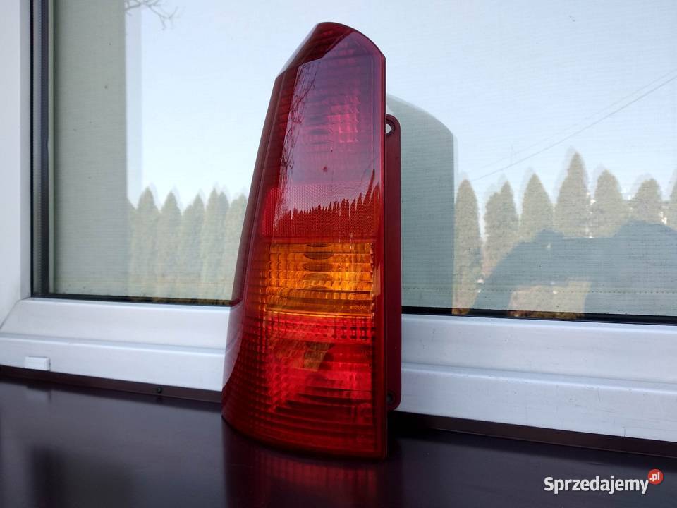 Ford Focus MK1 I kombi lampa tył tylna lewa osobowe Sieradz