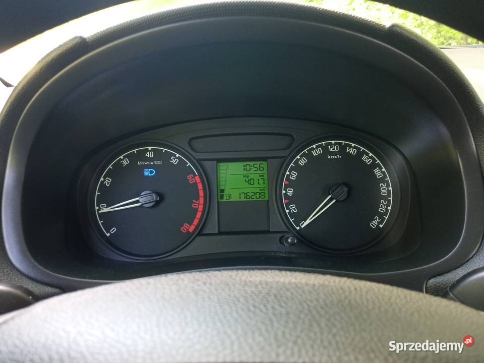 Skoda Fabia 12 HTP Benzyna 2010 r Klima ABS komputer pokładowy śląskie sprzedam