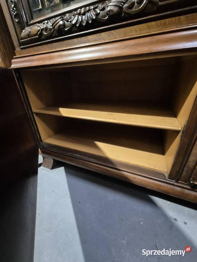 Kredens rzeźbiony z intarsją Rawa Mazowiecka