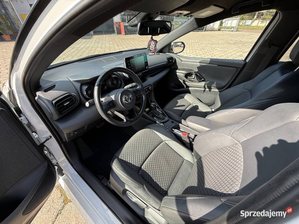 Toyota Yaris Hybrid 15 2021 HGR STYLE przebieg Yaris łódzkie Skierniewice sprzedam