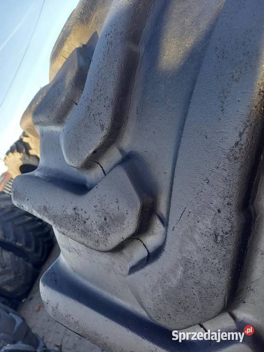 Opona używana 44565225 44565R225 18225 BKT 800 Zaścianki