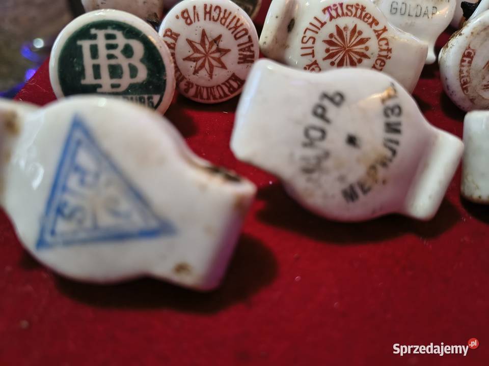 Kilkanaście porcelanek Suwałki