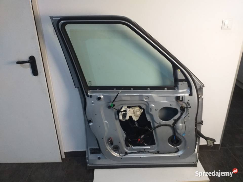 LAND ROVER DISCOVERY 4 IV DRZWI PRZÓD PRAWE LEWE osobowe łódzkie Skierniewice
