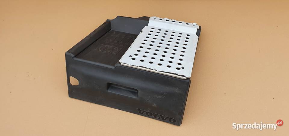 VOLVO FH4 POKRYWA AKUMULATORÓW PODEST ciężarowe Bieleń