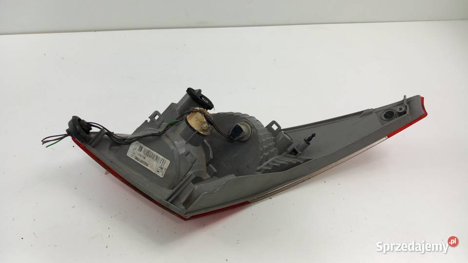 RENAULT MEGANE III HB LAMPA TYŁ LEWA W KLAPĘ Zbierkowo