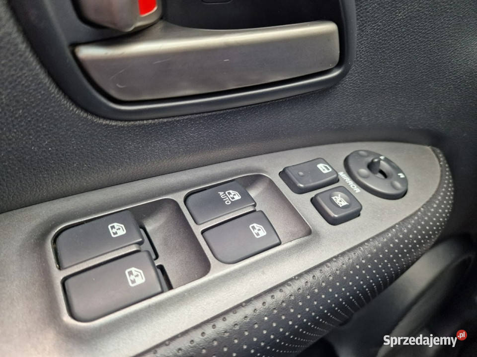 Kia Carens 20 Benzyna 144 Skóra Klima Grzane światła przeciwmgielne Słupsk sprzedam