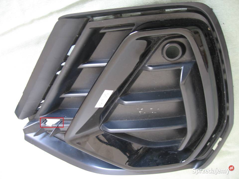 83A807681D AUDI Q3 SLine Kratka atrapa zderzaka