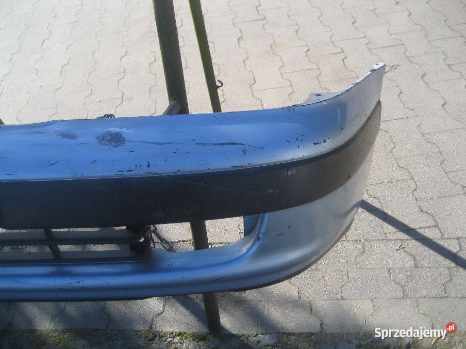 toyota carina e zderzak przedni na halogeny